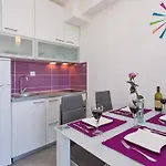 Flora Apartman