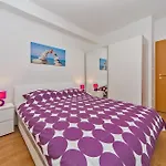Flora Apartman *