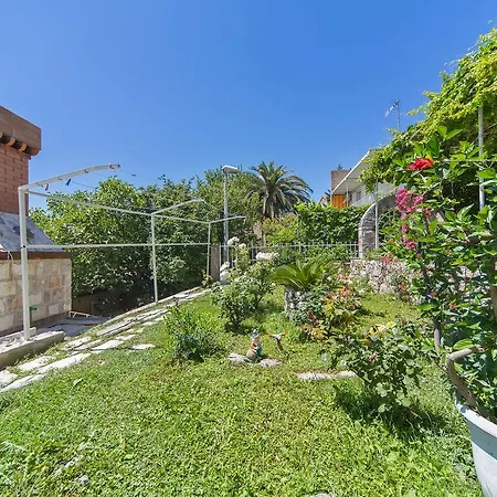 Flora Apartman Mlini